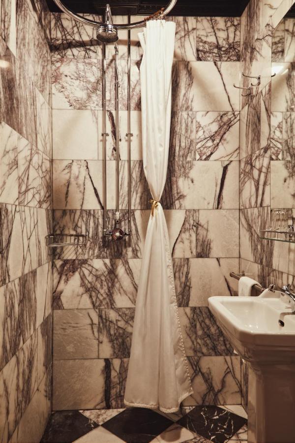 House Of Gods Royal Mile Hotel Edinburgh Bagian luar foto