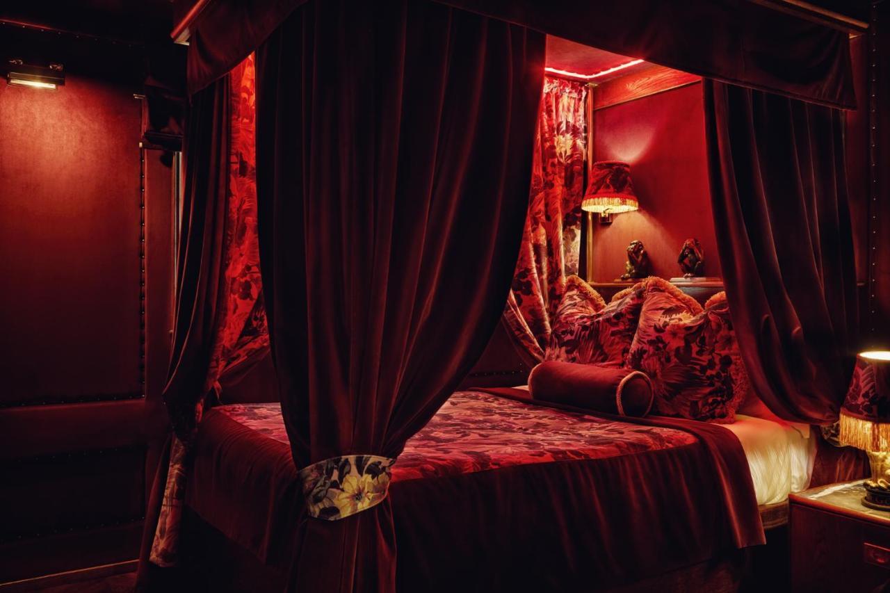 House Of Gods Royal Mile Hotel Edinburgh Bagian luar foto