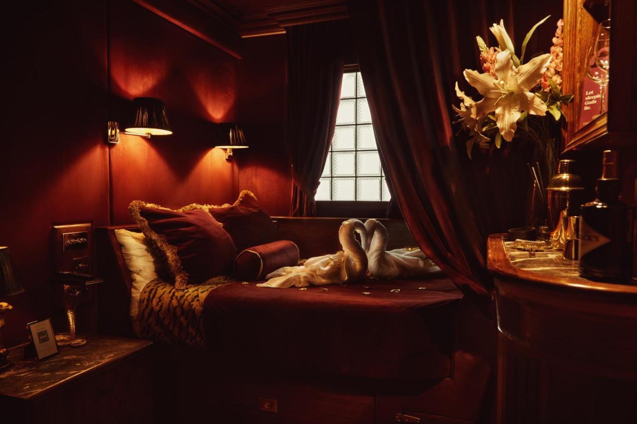 House Of Gods Royal Mile Hotel Edinburgh Bagian luar foto